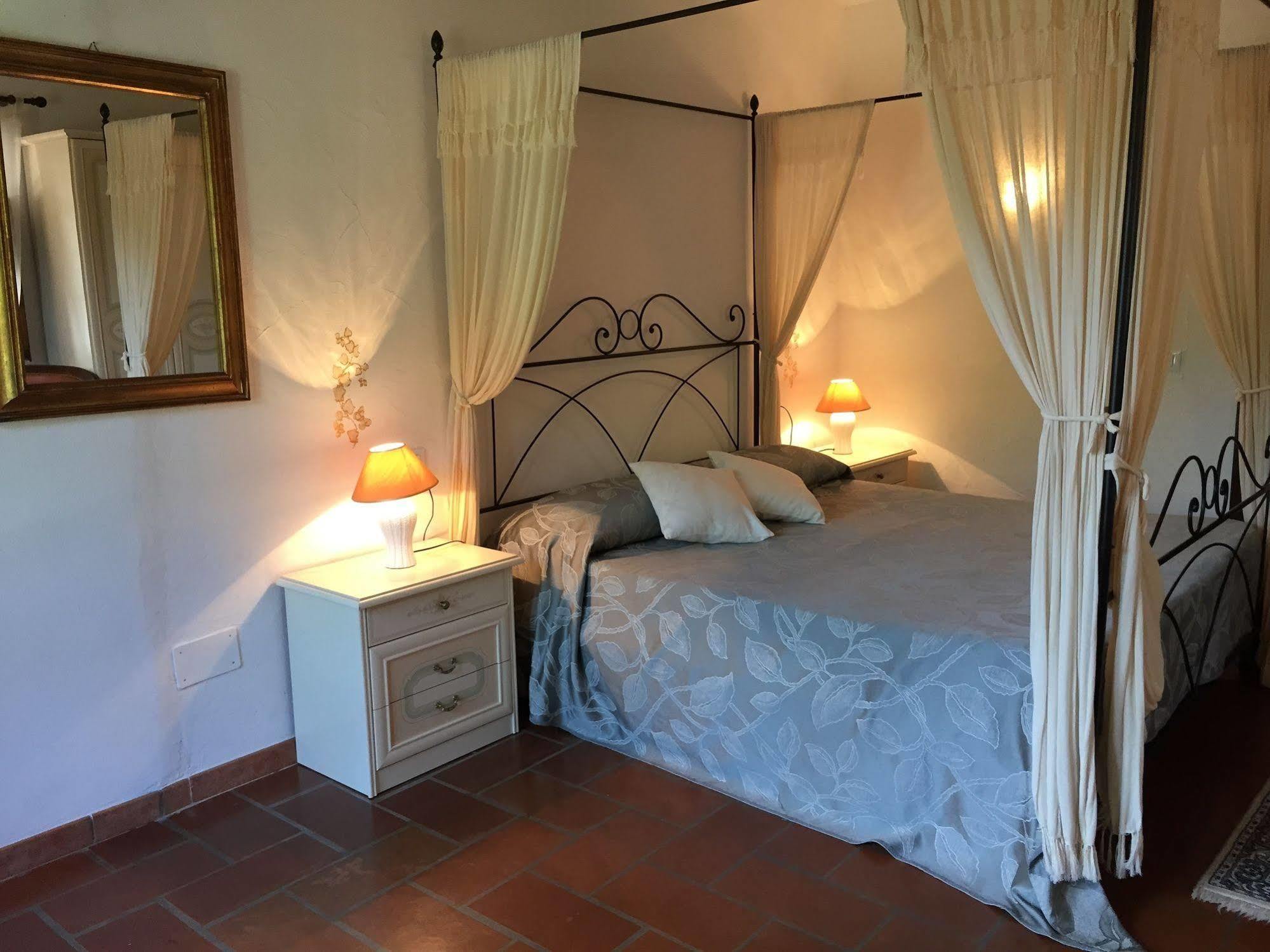 Hostal Campo Di Carlo Sassetta Exterior foto